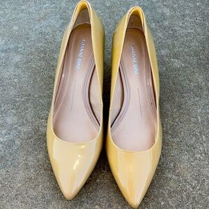 I’m just trying my luck Gianni’s Bini Beige closed toe heels. 2” heel.